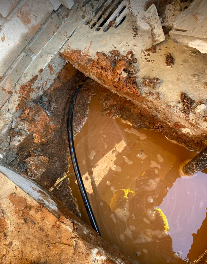 Burst pipe. Leak detection. Leak under concrete